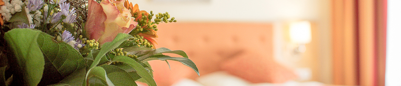 Blumen im Zimmer im Hotel Drei Raben, Graz